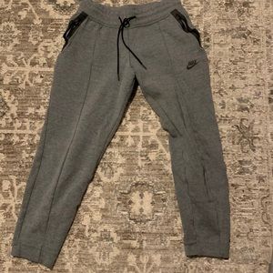 Grey Nike sweatpants 🤍